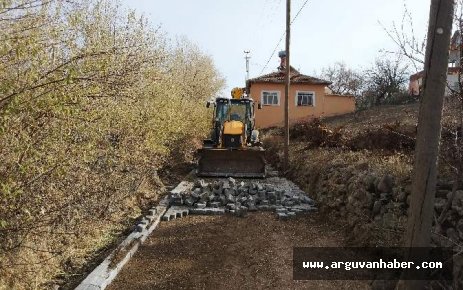 ÇAVUŞ MAHALLESİ YOLLARINA KİLİT TAŞ DÖŞENİYOR