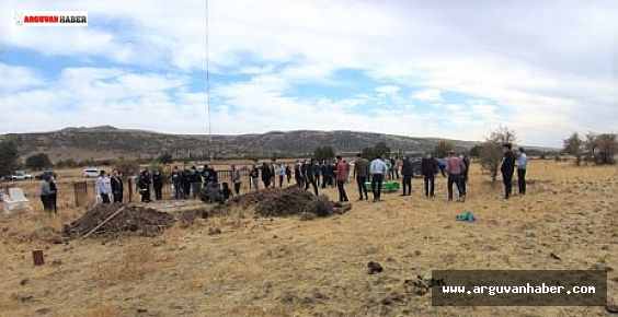 KÖMÜRLÜK MAH. FETTAH DİVARCI HAYATINI KAYBETTİ  