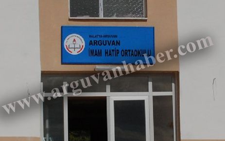 ARGUVAN İMAM HATİP ORTAOKULU ÖĞRENCİLERİNE  KIYAFET VE AYAKKABI YARDIMI 