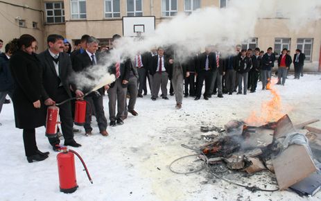 ARGUVAN LİSESİNDE YANGIN TATBİKATI YAPILDI 