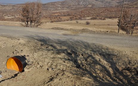 ARGUVAN YOLLARINA BÜZLER KONULDU,  ÇUKURLARI DURUYOR  