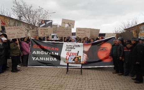 ARGUVAN’DA ÖZGECAN’IN KATLEDİLMESİ PROTESTO EDİLDİ