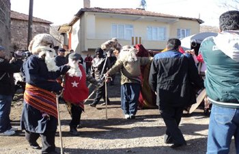 KIZIK KÖYÜNDE KIŞ YARISI VE ABDAL MUSA BİRLİK LOKMASI YAPILDI 