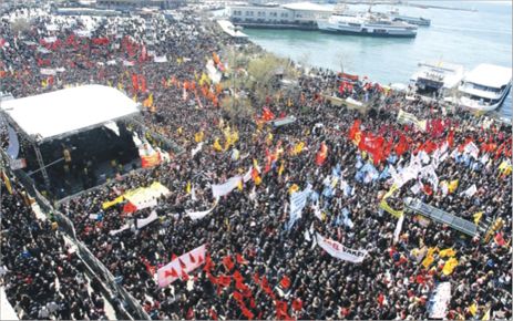 ON BİNLER ADALET İÇİN KADIKÖYE AKTI 