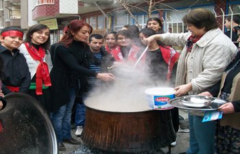 PİR SULTAN ABDAL KÜLTÜR VE DAYANIŞMA DERNEĞİ MALATYA ŞUBESİNDE AŞURE VE SEMAH