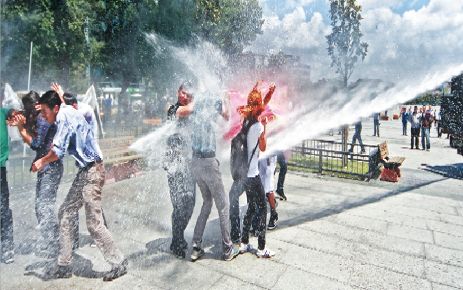 ŞAFAK BASKINI İLE HUKUK AYAKLAR ALTINA ALINDI